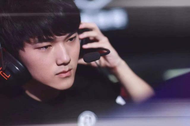 EDG 2-1 FPX：鏖战三局 EDG让一追二战胜FPX拿到季后赛门票